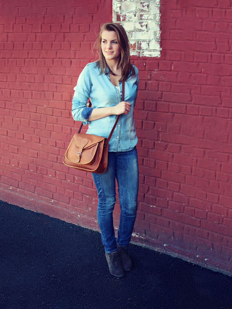 photo-portee-sac-bandouliere-cuir-femme-marron-labesace-naturel-paul-marius-m09-l