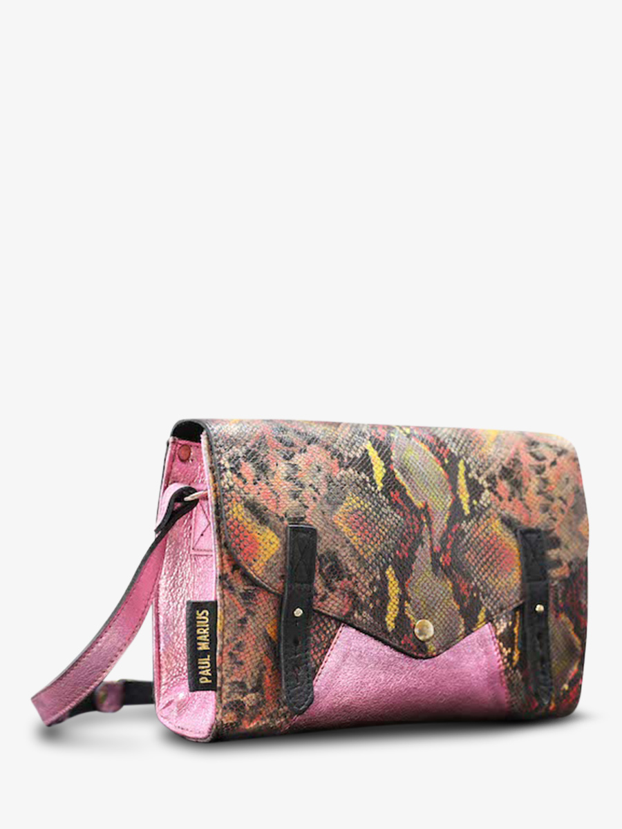 photo-vue-de-cote-sac-bandouliere-cuir-femme-rouge-rose-lindispensable-python-magma-rose-metallise-paul-marius-w08-p-pi-mcpi