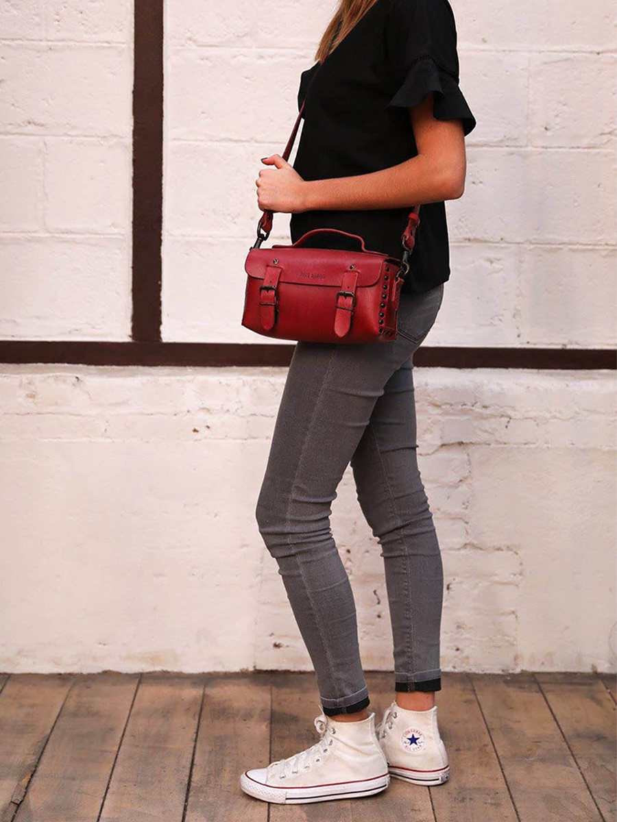 photo-portee-sac-bandouliere-cuir-femme-noir-rouge-lartisane-leopard-noir-rouge-paul-marius-p02-spi-lp-b-r