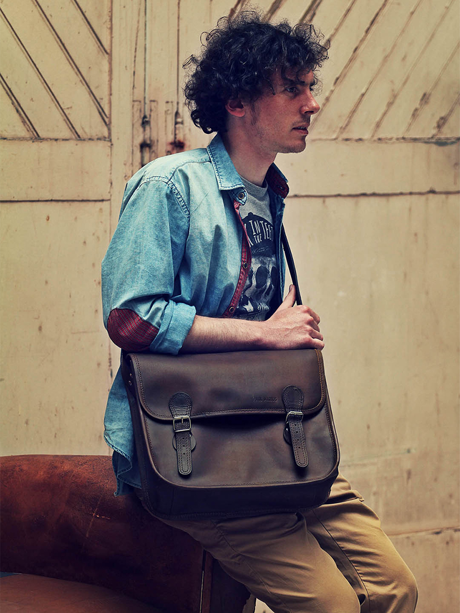 photo-portee-porte-document-cuir-a4-noir-lasacoche-m-indus-paul-marius-m02s14-d