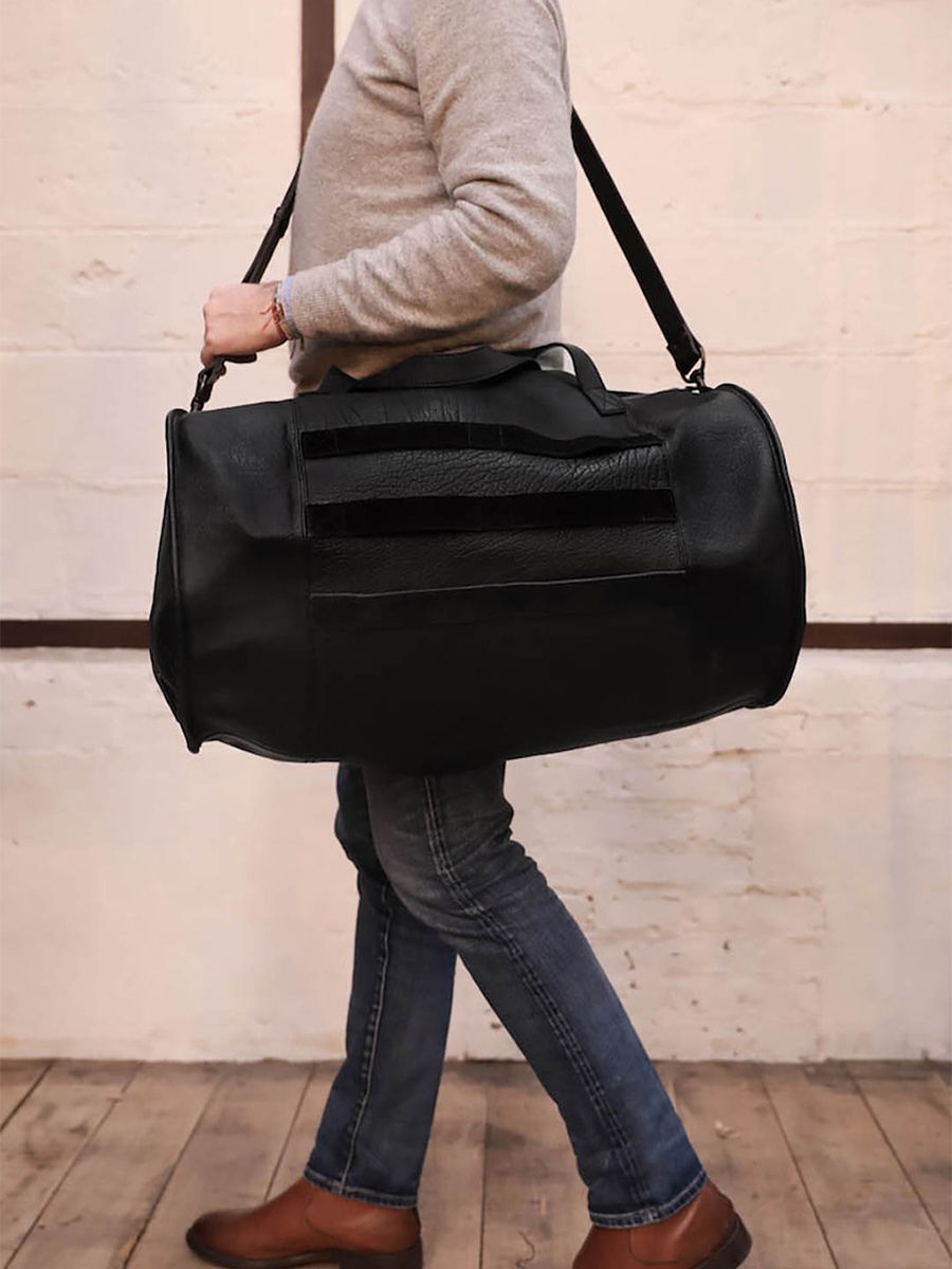 photo-portee-grand-sac-de-voyage-cuir-homme-noir-moncolonel-noir-paul-marius-m104-b