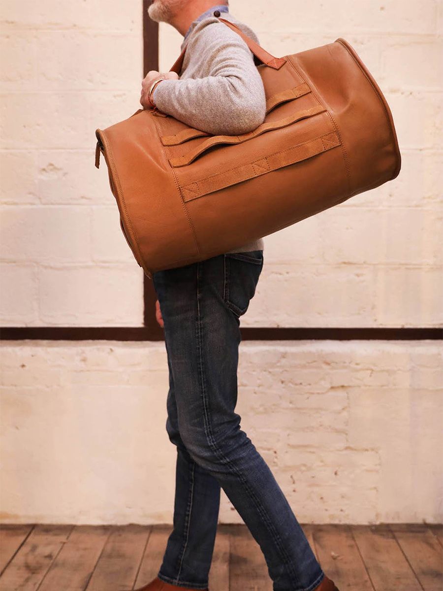 photo-vue-de-face-grand-sac-de-voyage-cuir-homme-beige-moncolonel-sable-paul-marius-m104-n