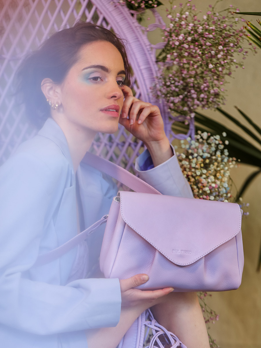 photo-matiere-sac-bandouliere-cuir-violet-suzon-m-pastel-lilas-paul-marius-w25m-pt-p