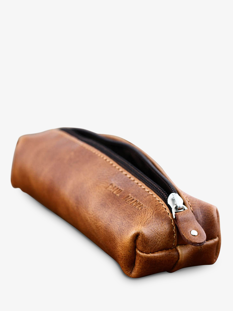 https://www.paulmarius.fr/media/catalog/product/t/r/trousse_cuir_marron_paul_marius_le_plumier_naturel__1__0319.jpg