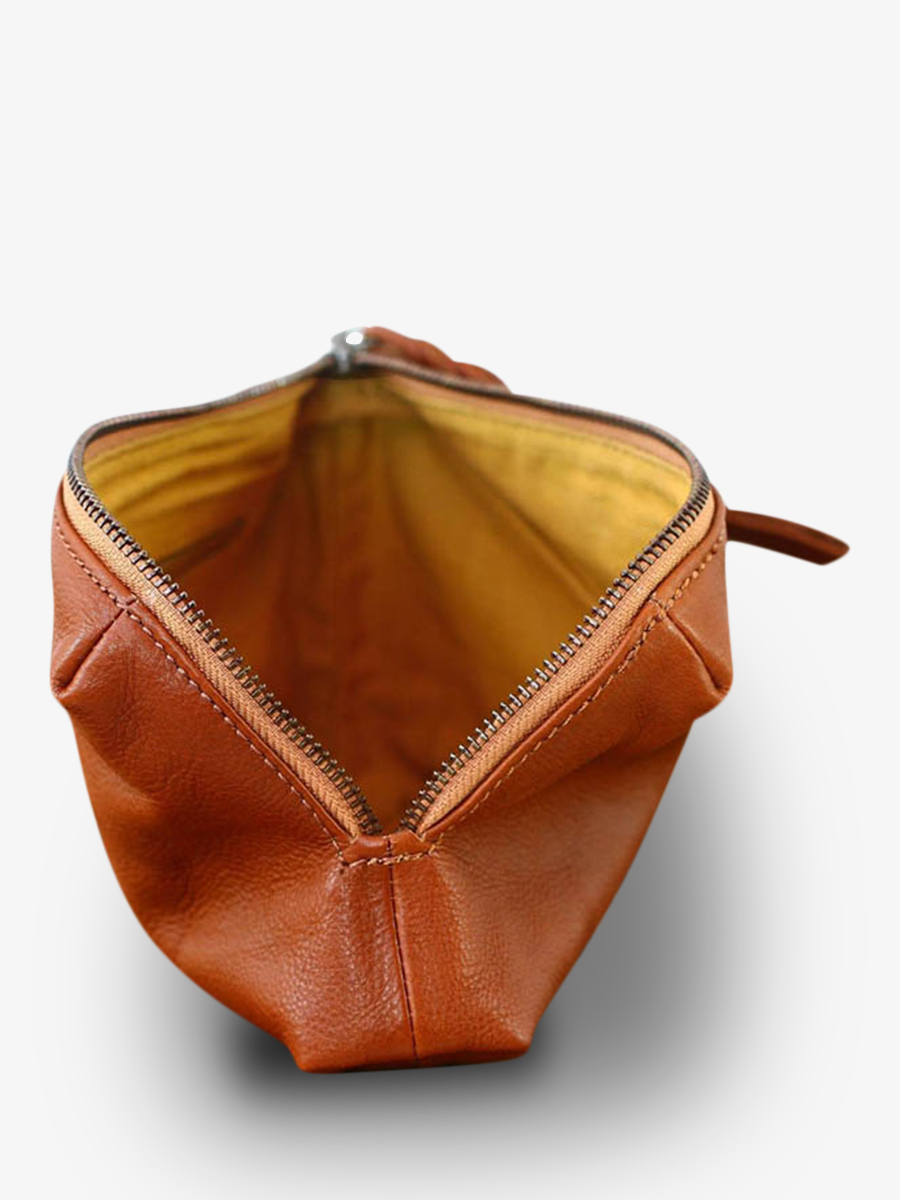 photo-interieur-pochette-cuir-femme-marron-adele-naturel-paul-marius-m500-l